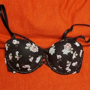 Black floral date push up size 32 D